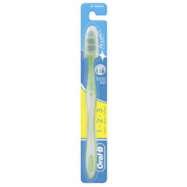 Зубная щетка Oral-B 3-Эффект Fresh Strong 1-2-3 средней жесткости